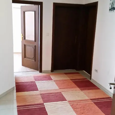 Family Garden House شقة