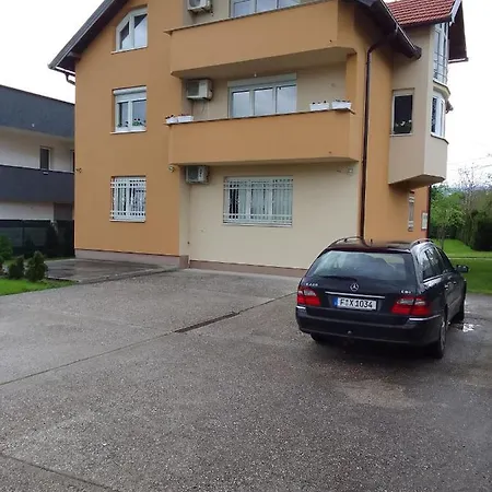 Family Garden House شقة سراييفو