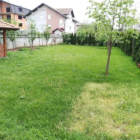 Family Garden House شقة